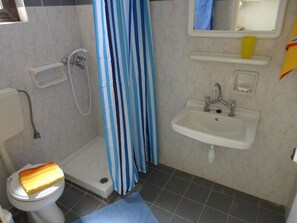 Apartment, 4 Schlafzimmer, Balkon, Poolblick | Badezimmer | Handtücher