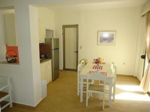 Apartment, 4 Bedrooms, Balcony, Pool View | Dining