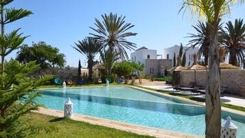 Kolam renang outdoor