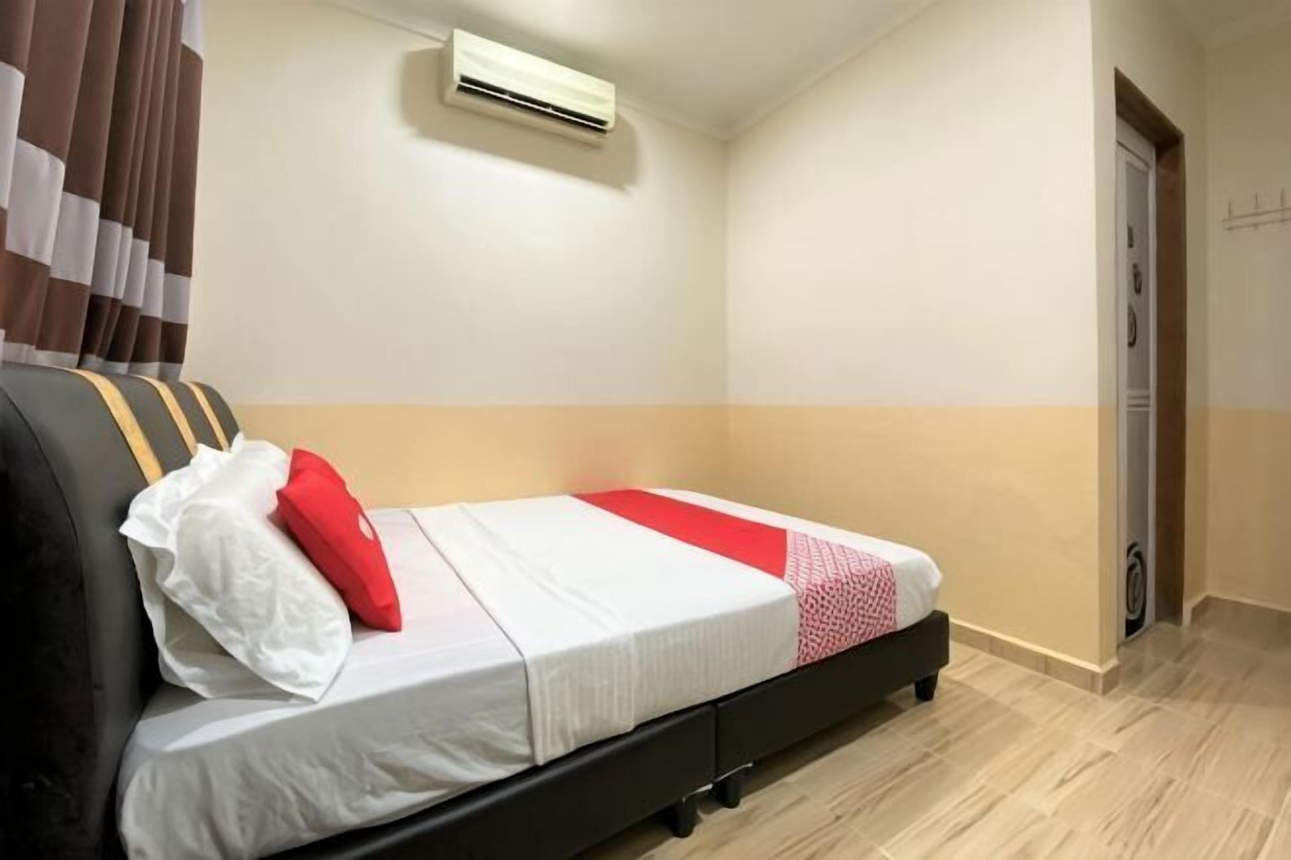 Free WiFi, bed sheets