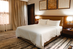 Quarto luxo | Frigobar, cofres nos quartos, escrivaninha, cortinas blackout