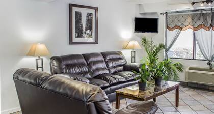 Rodeway Inn and Suites