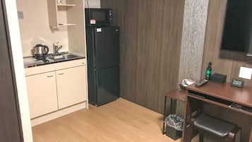 Desk, free WiFi, bed sheets