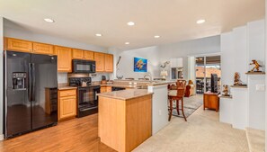Fridge, microwave, oven, stovetop - 2bd with Loft Space Near Ocean Sunset Views ACQ23 (Kailua Kona)