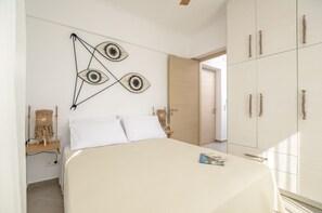 4 bedrooms, iron/ironing board, travel cot, free WiFi