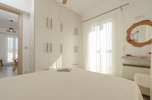 4 bedrooms, iron/ironing board, travel cot, WiFi