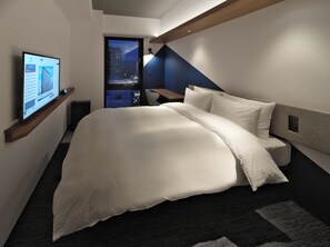 In-room safe, desk, blackout drapes, iron/ironing board - Prince Smart Inn Kyoto Shijo Omiya (Kyoto)