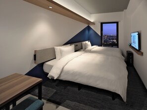 Cofres nos quartos, escrivaninha, cortinas blackout