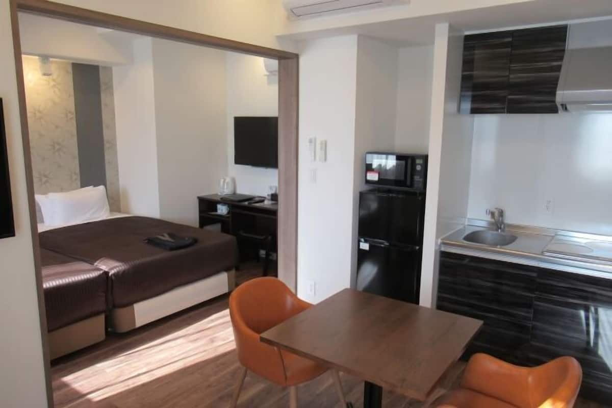 Individueel gedecoreerd, een bureau, gratis wifi, beddengoed