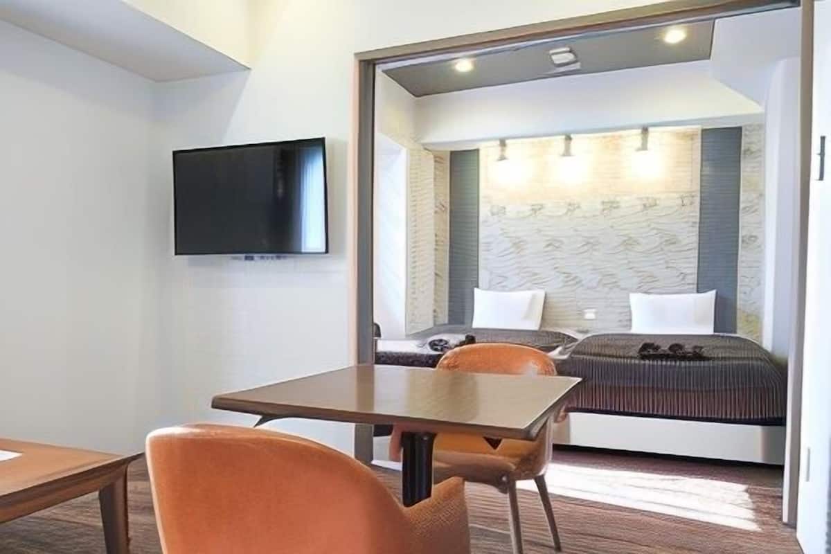 Individueel gedecoreerd, een bureau, gratis wifi, beddengoed