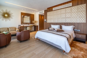Suite, 1 Queen Bed, Club lounge access, City View
