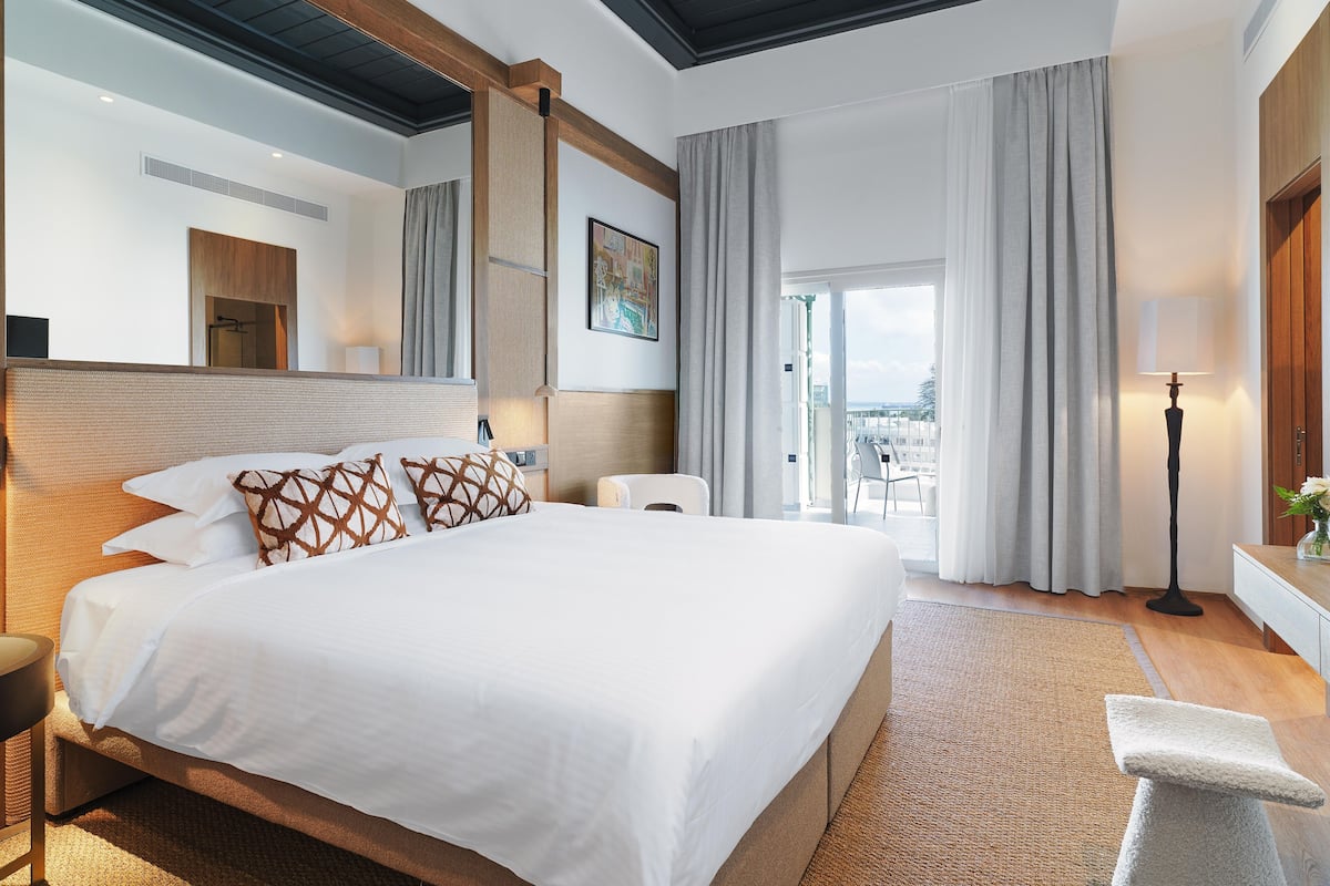 Executive-Suite, Whirlpool, Executive-Etage | 1 Schlafzimmer, Daunenbettdecken, Minibar, Zimmersafe