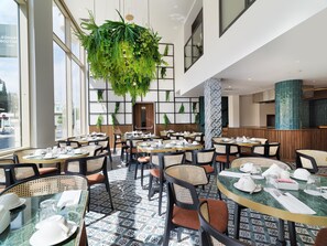 Dagelijks ontbijtbuffet (EUR 20 per persoon)