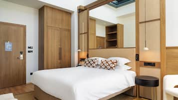 Executive tweepersoonskamer, hot tub, op Executive-verdieping | Donzen dekbedden, een minibar, een kluis op de kamer