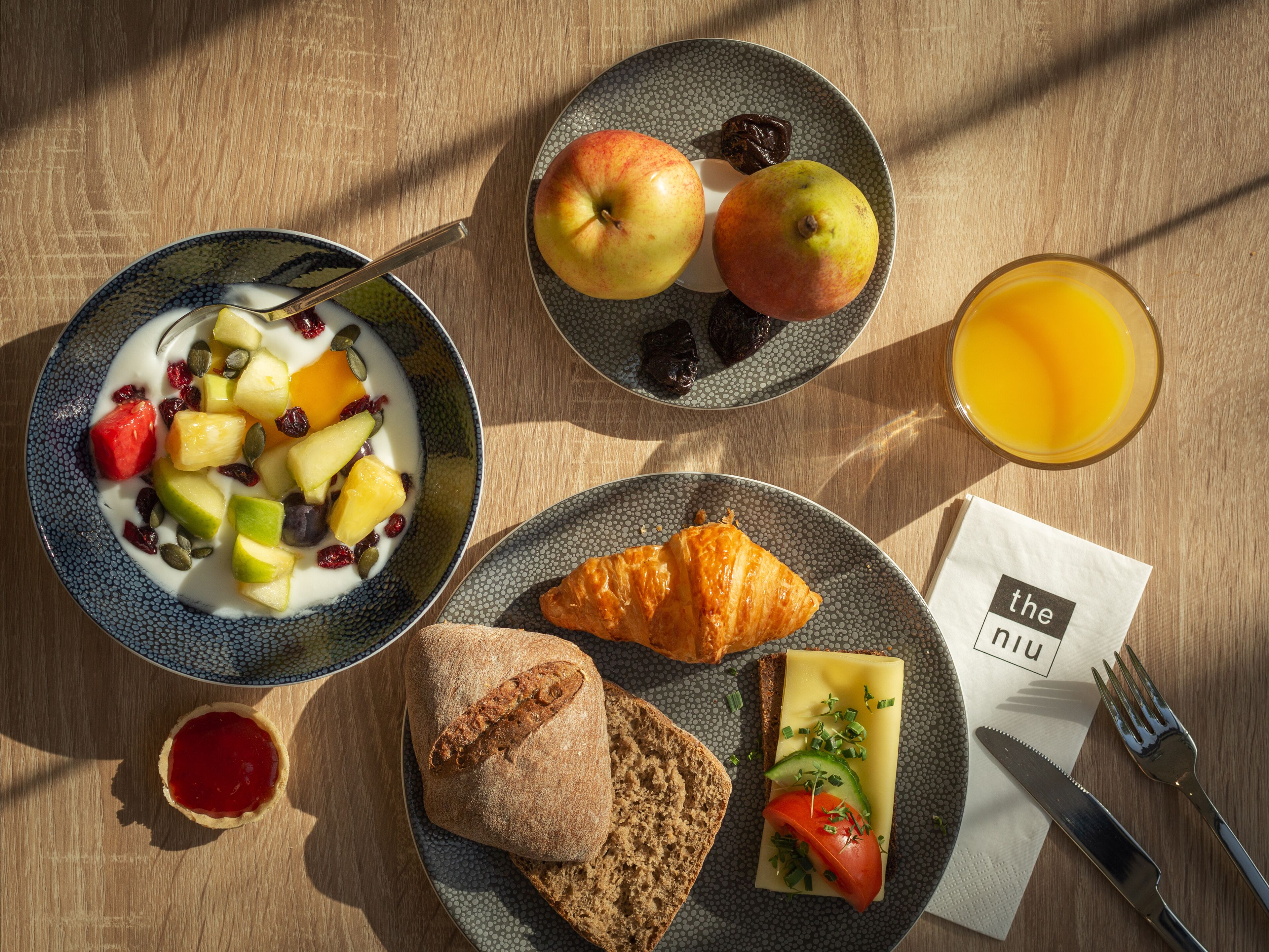 daily buffet breakfast (eur 17 per person)