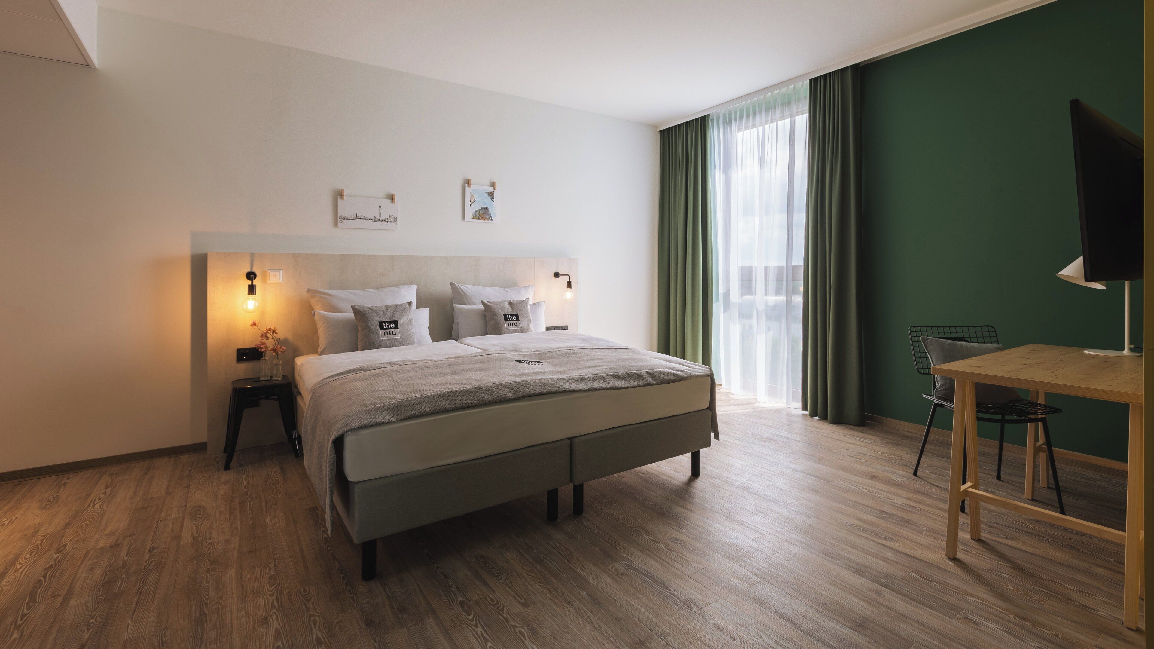 standard room, 1 queen bed, accessible | 1 bedroom, in-room safe, soundproofing, free wifi