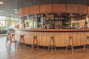 Bar (trong khuôn viên)