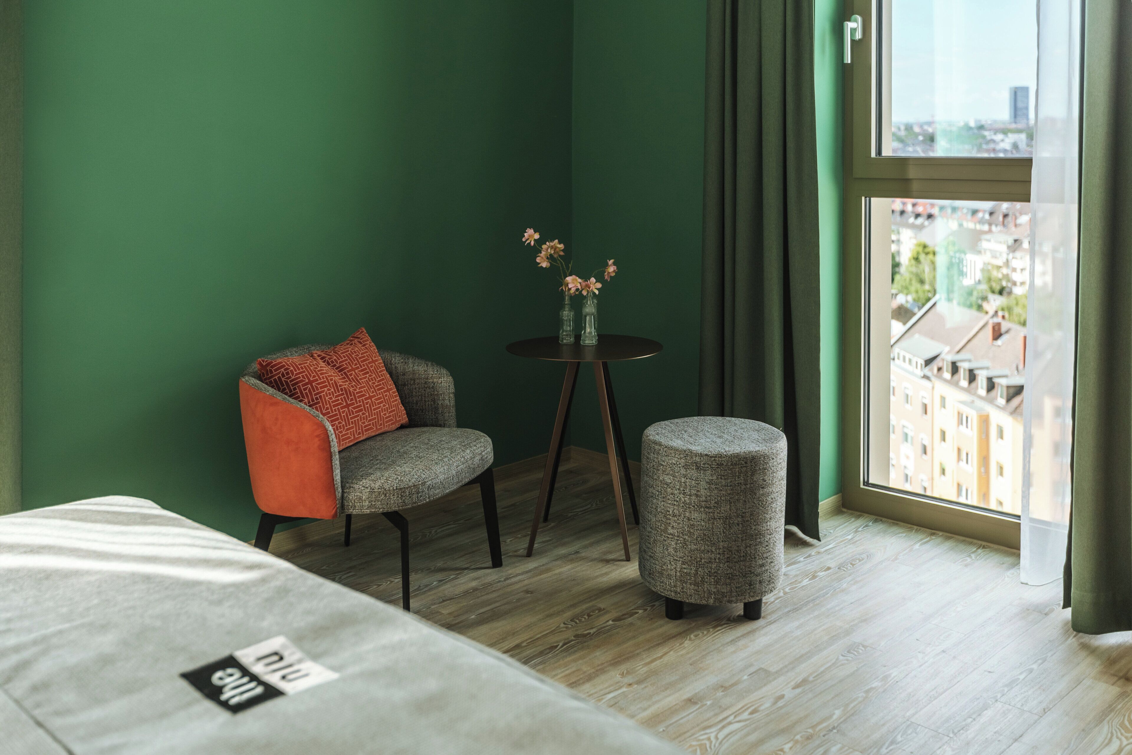 premium room, 1 queen bed | 1 bedroom, in-room safe, soundproofing, free wifi