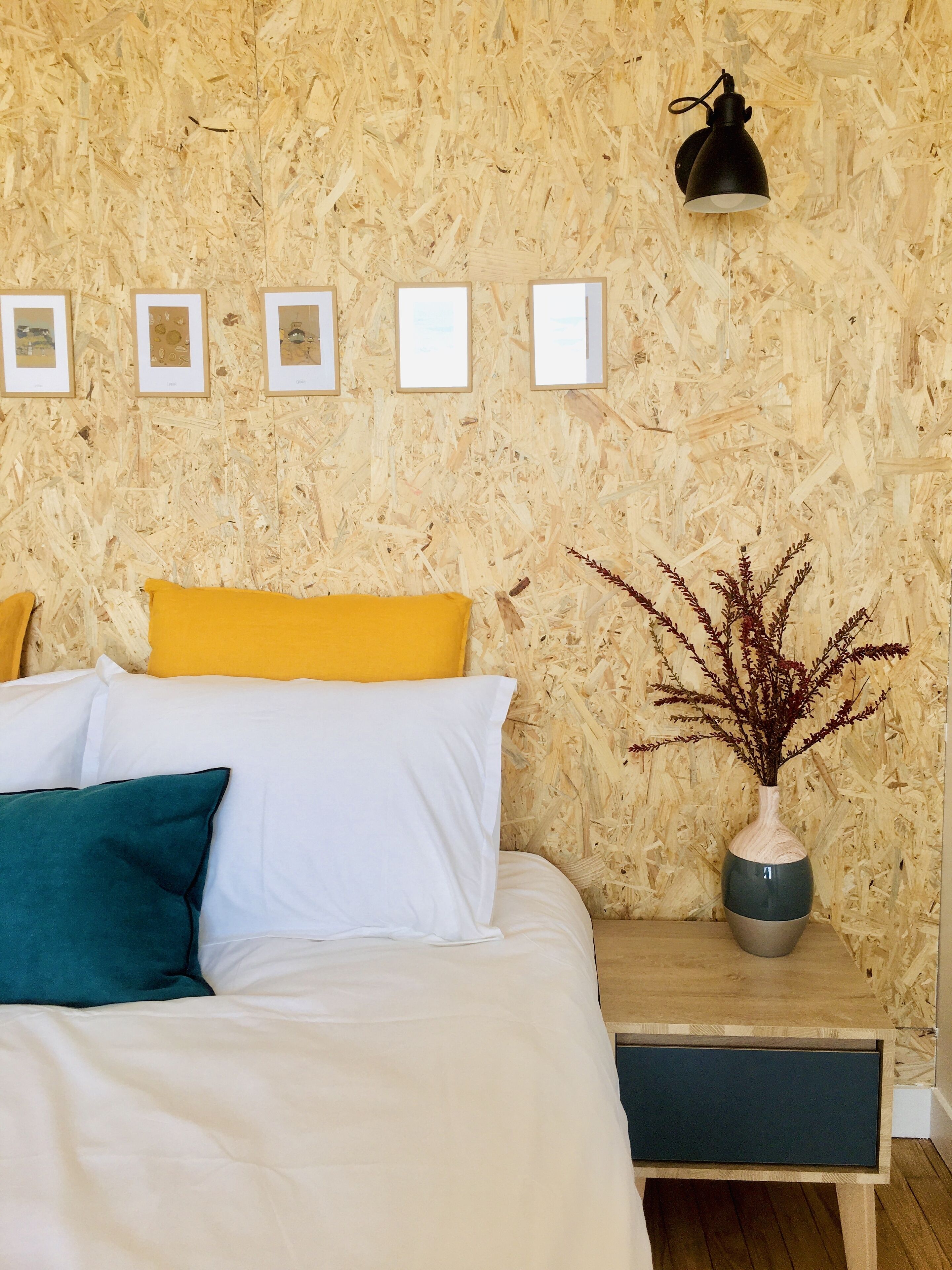 2 chambres, bureau, fer et planche à repasser, lit parapluie