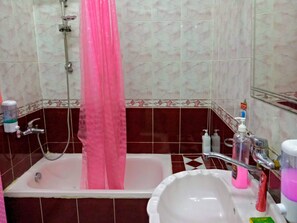Duschwanne, Whirlpool, Haartrockner, Bidet