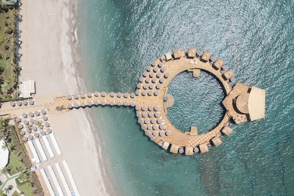 Privéstrand vlakbij, een gratis shuttleservice van/naar het strand
