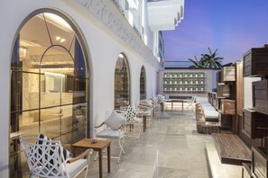 Terrace/patio - Blue Marlin Deluxe Spa & Resort - All Inclusive (Alanya)