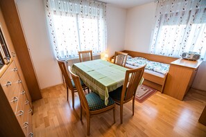 Apartment (Two bedroom apartment) | In-room dining - Three Bedroom Apartment Ana With hot tub (Sevnica)