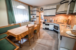 Apartment (Two bedroom apartment) | In-room dining - Three Bedroom Apartment Ana With hot tub (Sevnica)