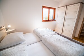 Ferienhaus (Two Bedroom Holiday Home) | 2 Schlafzimmer, Babybetten, Bettwäsche