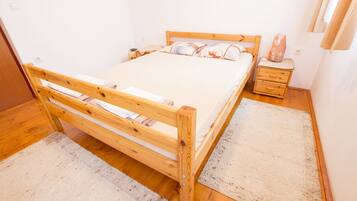 Cottage (Four bedroom house) | 4 bedrooms, iron/ironing board, bed sheets