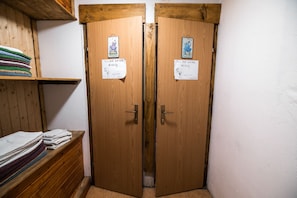 Quadruple Room (Quadruple room) | Bathroom