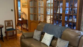 TV 30-inch có truyền hình kỹ thuật số, lò sưởi