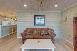 TV - Parking for Boat, Close to Restaurants and Shops, Golf Cart Access (Port Aransas)