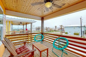 Terrace/patio - Parking for Boat, Close to Restaurants and Shops, Golf Cart Access (Port Aransas)