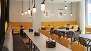 Desayuno buffet todos los días (EUR 17 por persona) 