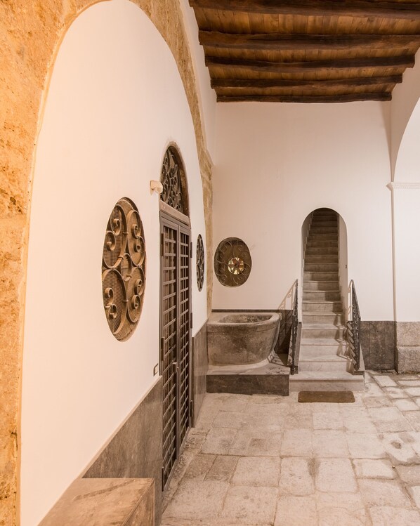 Interior entrance - Suite Al Garaf by Wonderful Italy (Palermo)