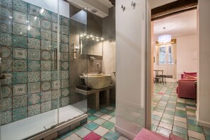 Apartment | Bathroom | Shower