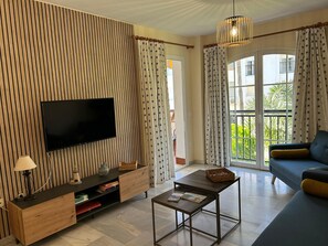 TV - Beachfront apartment Benalmadena Costa C by Holidays &Home, lovely see views (Benalmádena)