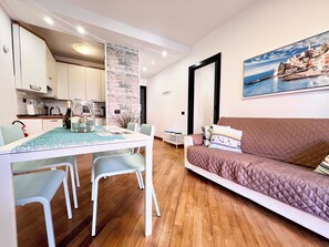 Smart TV, offices - Dock of the Bay Genova 2b/1b + 1 private garage and balcony + 1 Extra garage (Genova)