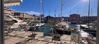Dock of the Bay Genova 2b/1b + 1 private garage and balcony + 1 Extra garage