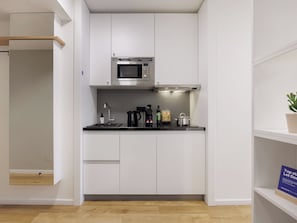 Espresso maker, coffee/tea maker, full-size fridge, microwave - smartments Wien Heiligenstadt (Vienna)