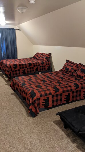 3 bedrooms, travel crib, bed sheets - Beautiful house on the Paradise Eckerman boarder. (Eckerman)