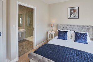 House | 4 bedrooms, free WiFi, bed sheets