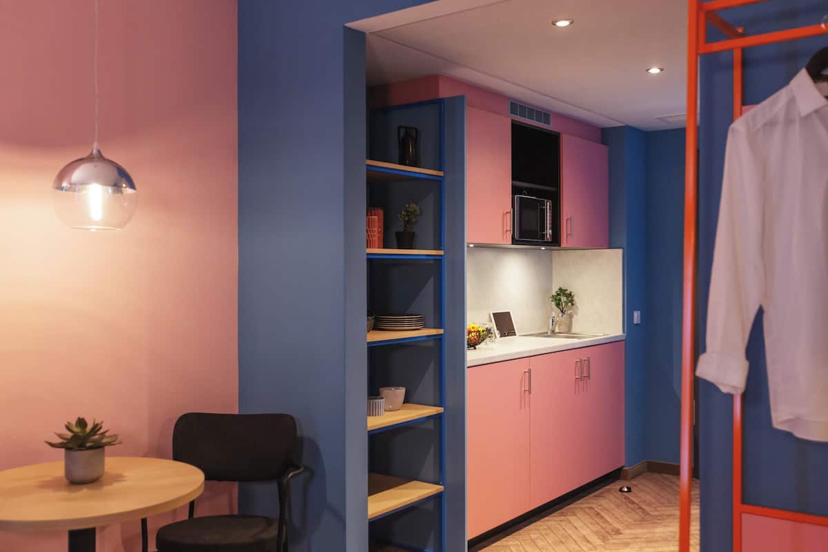 premium room, 1 queen bed, kitchenette | in-room safe, desk, soundproofing, free cots/infant beds