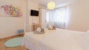 3 habitaciones, tabla de planchar con plancha, wifi y ropa de cama 