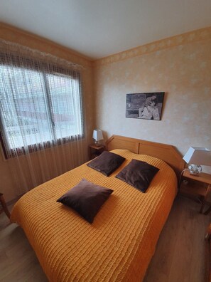 1 bedroom, iron/ironing board