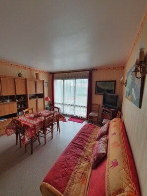 TV - Apt At 2 Steps From The Beach And Proust Promenade (Cabourg)