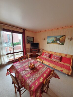 TV - Apt At 2 Steps From The Beach And Proust Promenade (Cabourg)