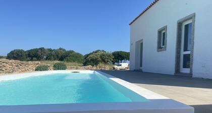 Country retreat with pool 10 minutes away from stunning beaches