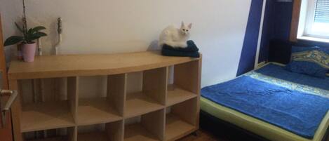 1 bedroom, desk, free WiFi, bed sheets